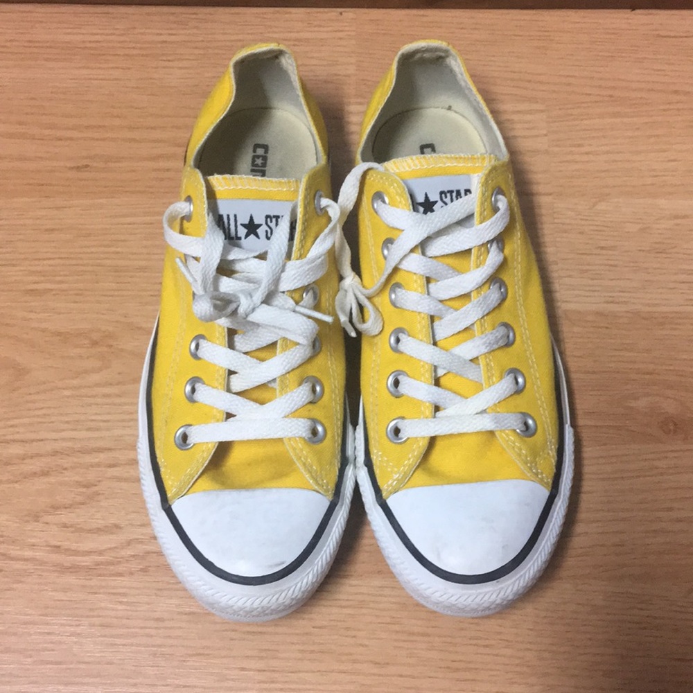 Bright yellow converse | chucks